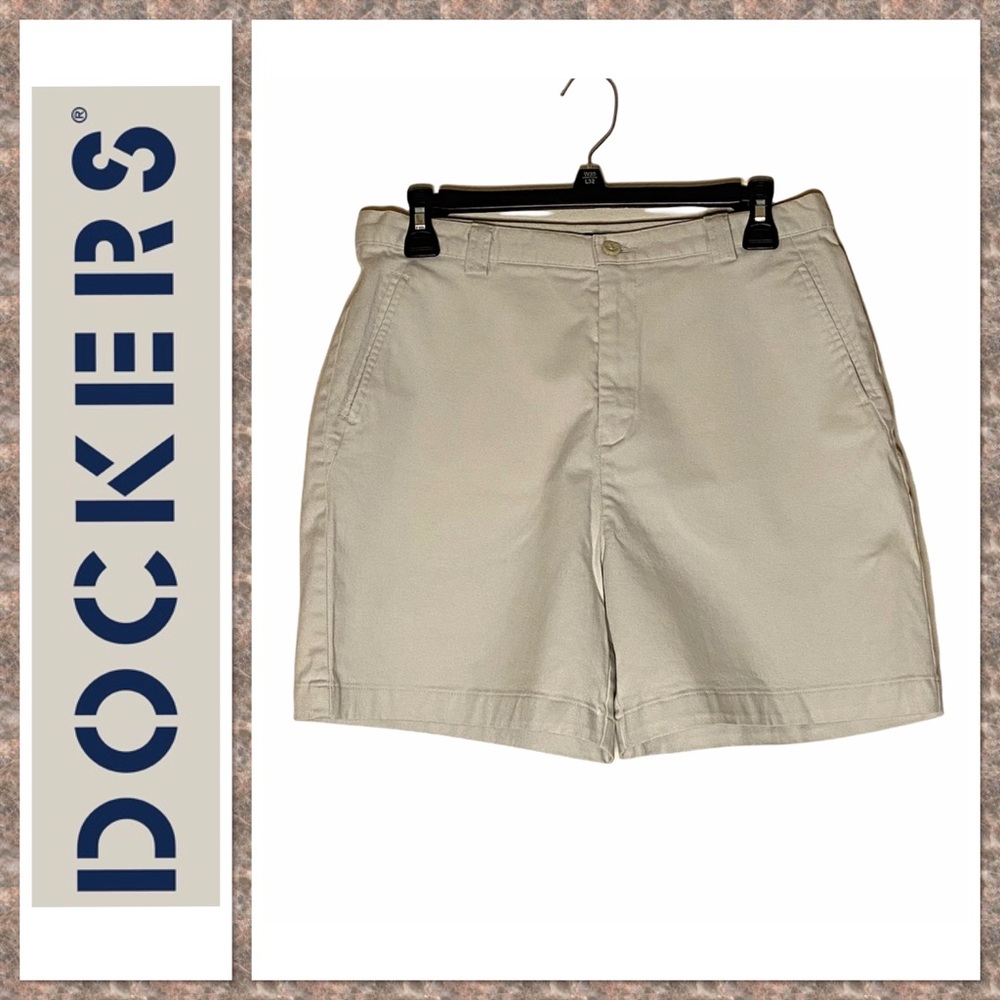 Dockers Stretch Women’s Khaki Shorts - Size 10